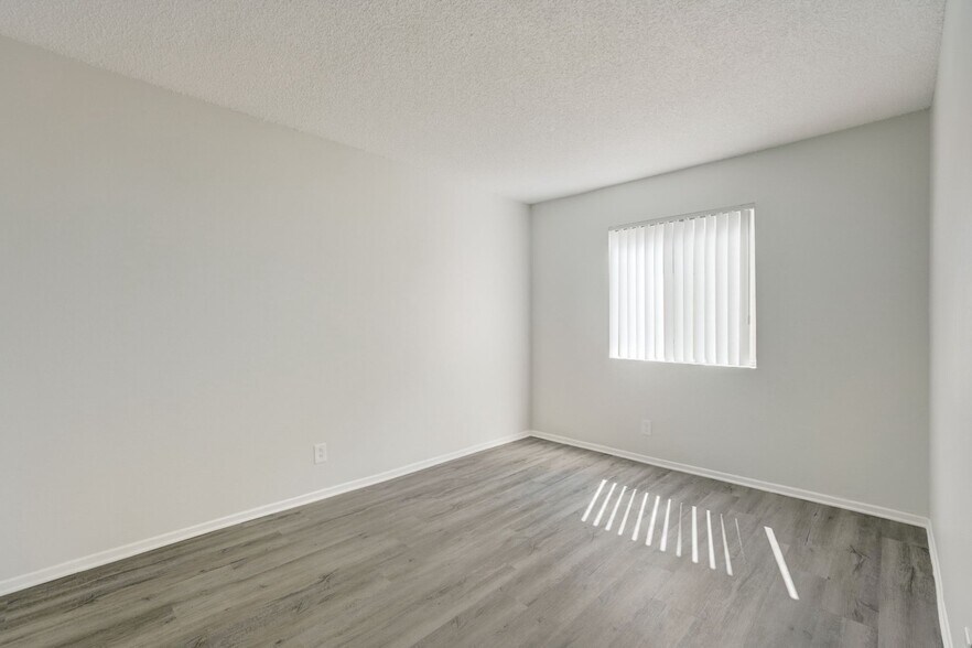 More Photos Of 311 S New Hampshire Ave, Los Angeles Apartments For Sale