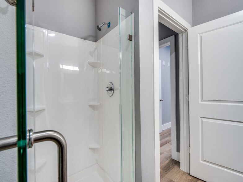 More Photos Of 1100 Us-90 Hwy W, Sealy Apartments For Sale