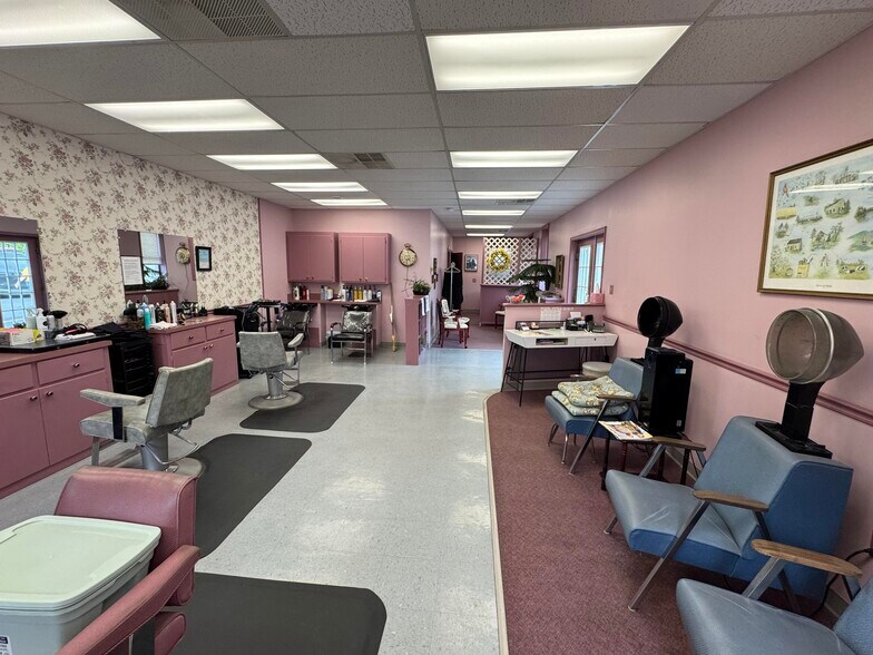 More Photos Of 100 N Buckmarsh St, Berryville Office For Lease