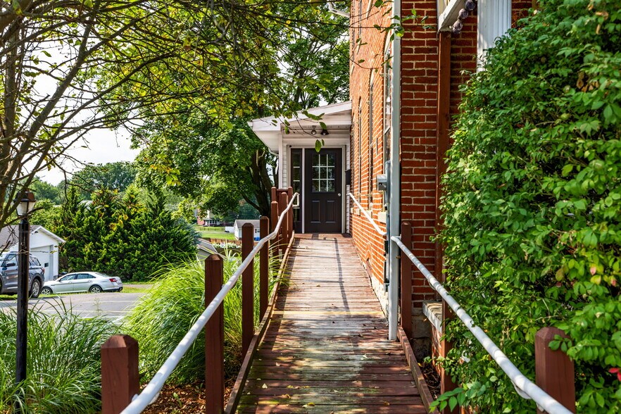 More Photos Of 330 Mahoning St, Milton Office For Sale
