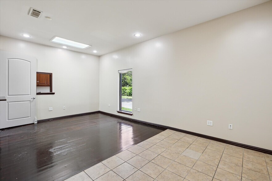 More Photos Of 3403 N Beach St, Fort Worth Medical For Lease