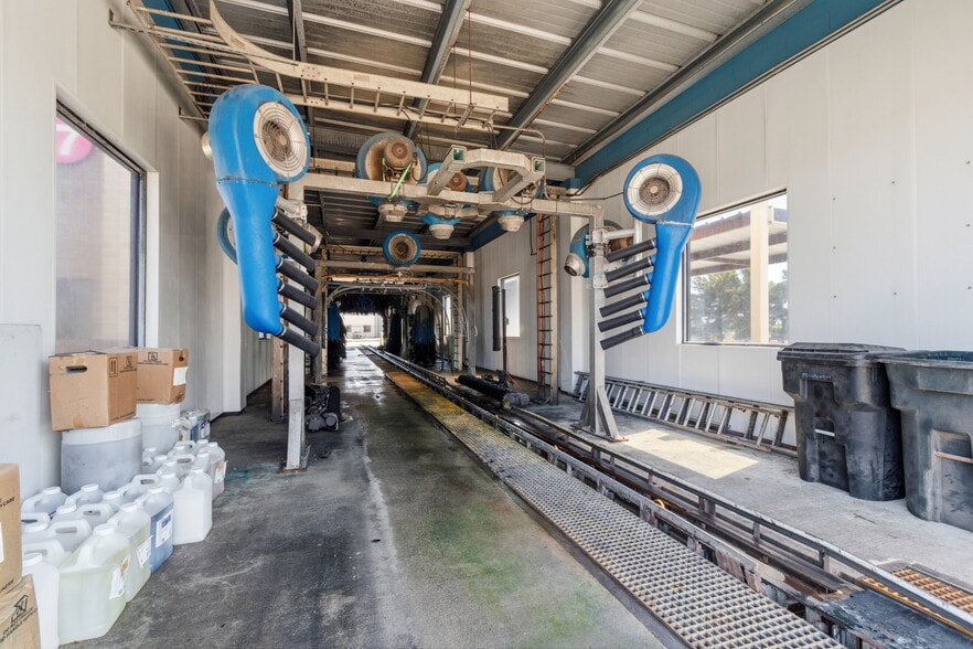 More Photos Of 2858 Treaschwig Rd, Houston Carwash For Sale