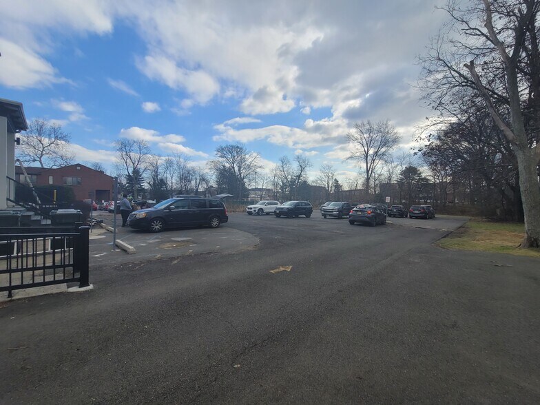 More Photos Of 123 Green St, Woodbridge Office Residential For Lease