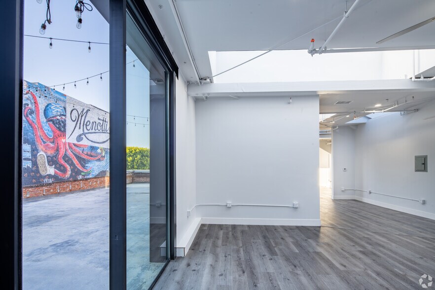 More Photos Of 62-66 Windward Ave, Venice Storefront Retail Office For Lease