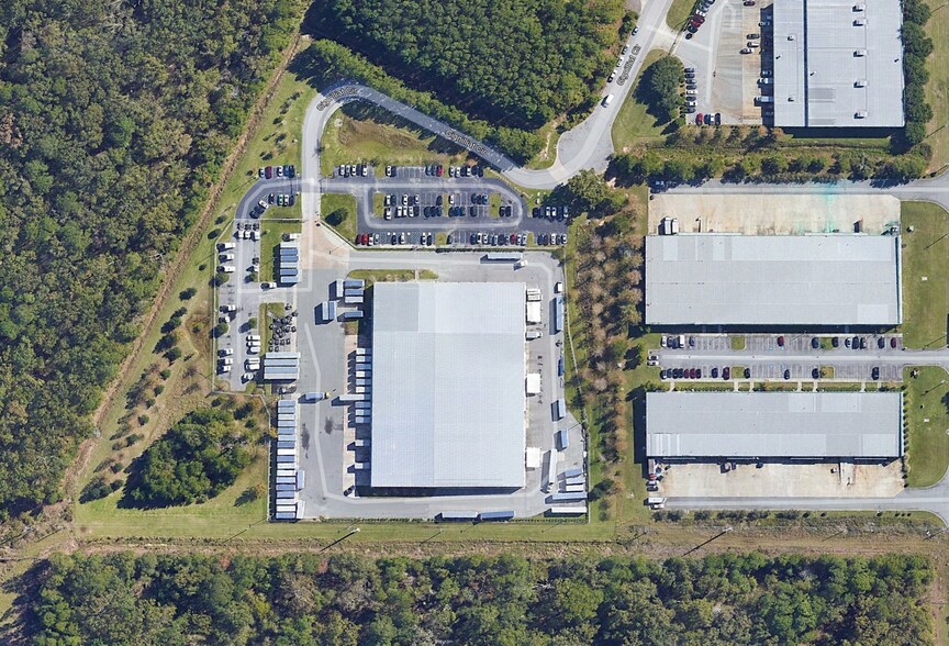 More Photos Of 126 Gignilliat Cir, Savannah Distribution For Lease