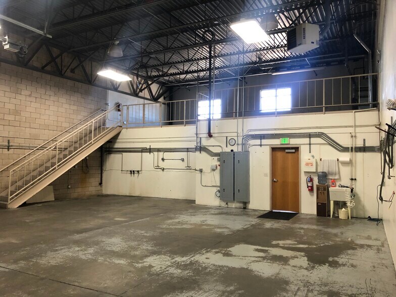 More Photos Of 3752 Imperial St, Frederick Light Manufacturing For Sale