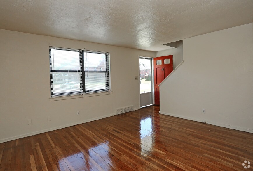 More Photos Of 35 Woodland Dr, Hartford Apartments For Sale