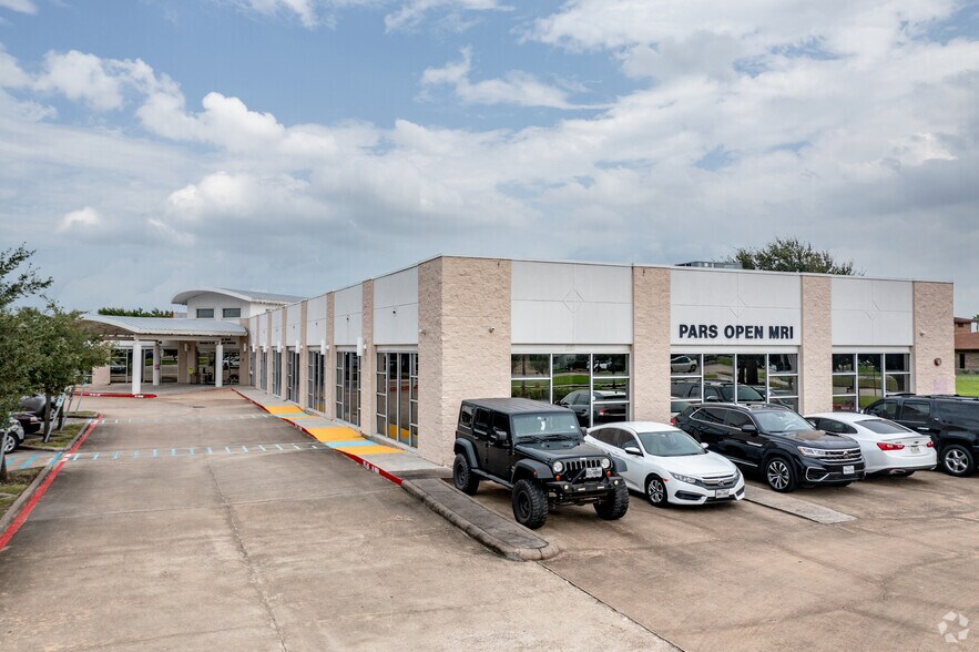 More Photos Of 1010 W Baker Rd, Baytown Medical For Lease