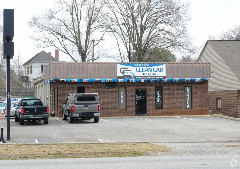 Primary Photo Of 1034 NE Main St, Simpsonville Auto Repair For Sale