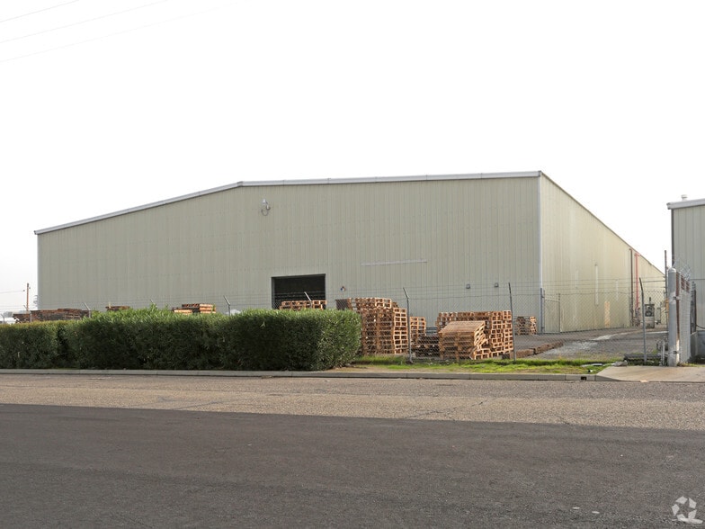 More Photos Of 5661 E Shields Ave, Fresno Unknown For Lease