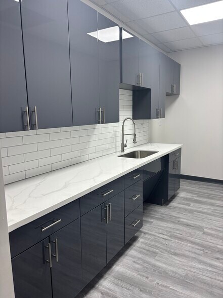 More Photos Of 15511 Jarvis Rd, Cypress Industrial For Lease