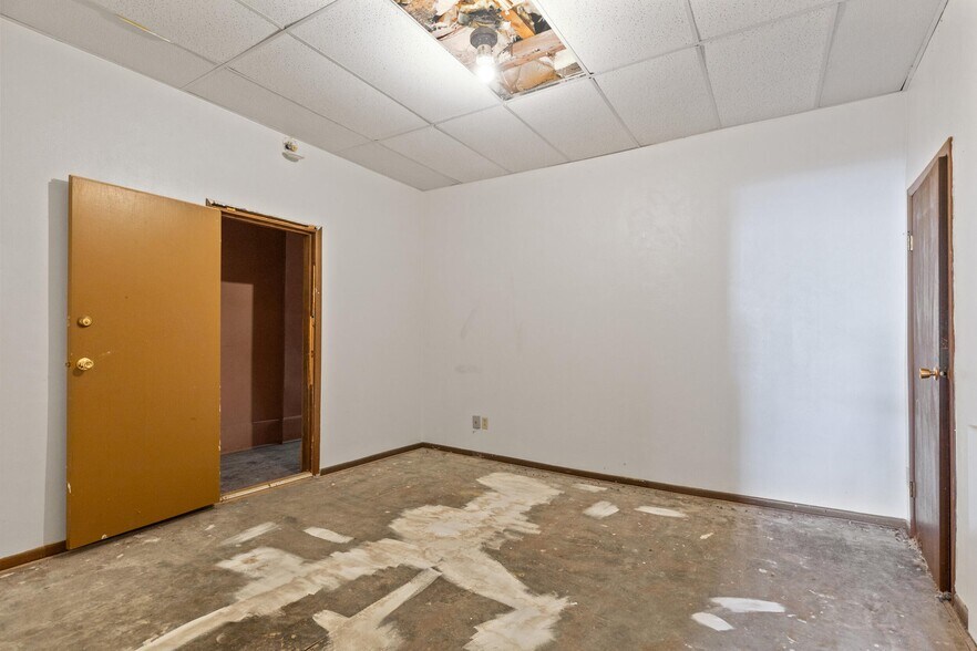 More Photos Of 315 E Main St, Waupun General Retail For Sale