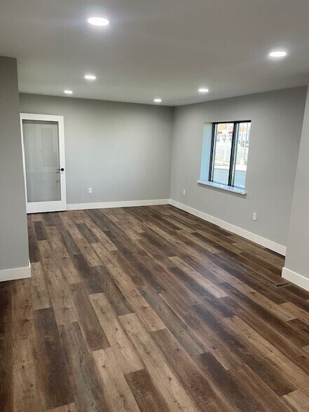 More Photos Of 1324 Jeffco Blvd, Arnold Medical For Lease
