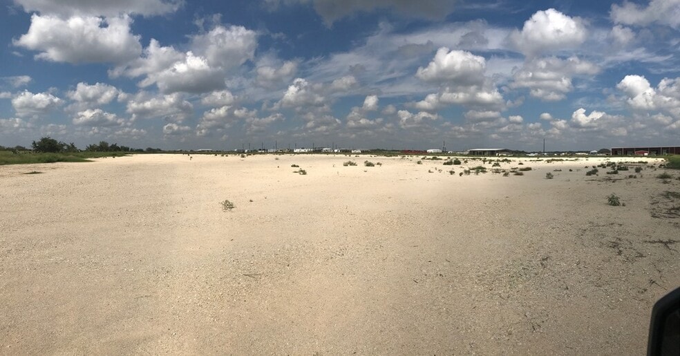 More Photos Of Hwy 97 & FM 478, Pleasanton Land For Lease
