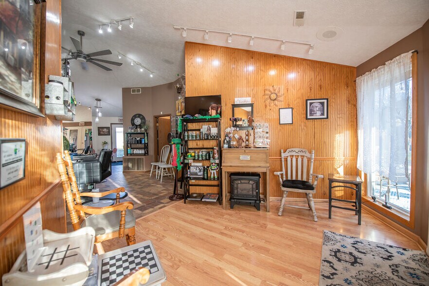 More Photos Of 411 W Canal St, Malvern General Retail For Sale