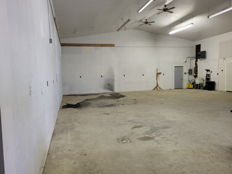 More Photos Of 4325 Page Ave, Michigan Center Warehouse For Lease