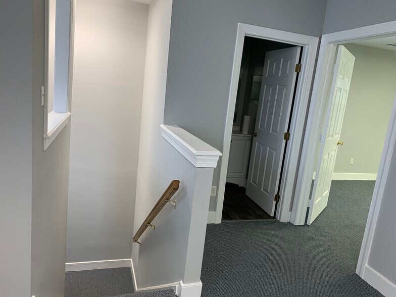 More Photos Of 3108 N Parham Rd, Richmond Office For Lease