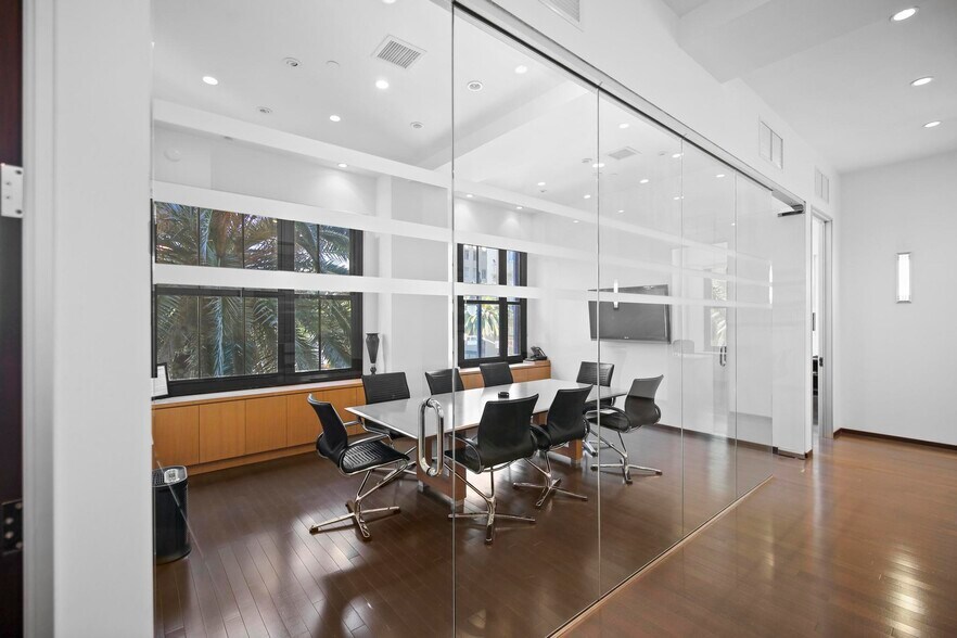 Primary Photo Of 1645 Vine St, Hollywood Loft Creative Space For Sale