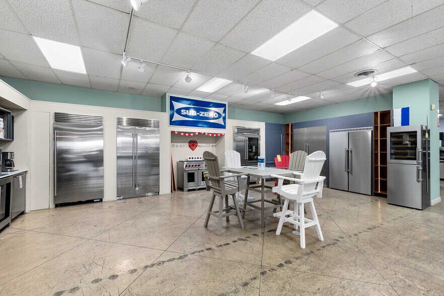 More Photos Of 3101 N 10th St, McAllen General Retail For Lease