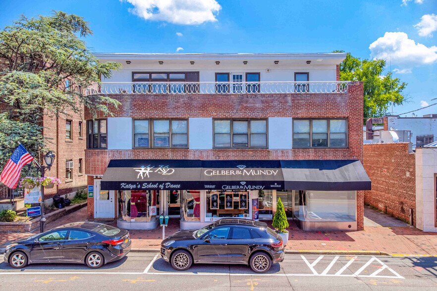 Primary Photo Of 5 Bond St, Great Neck Storefront Retail Office For Lease