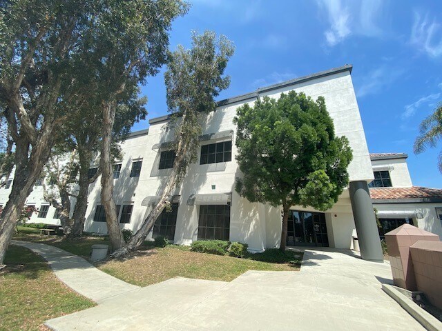 More Photos Of 637 E Albertoni St, Carson Unknown For Lease