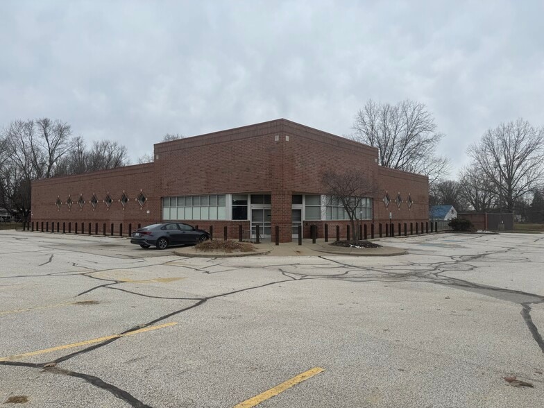 More Photos Of 2840 Youngstown Rd SE, Warren Drugstore For Sale