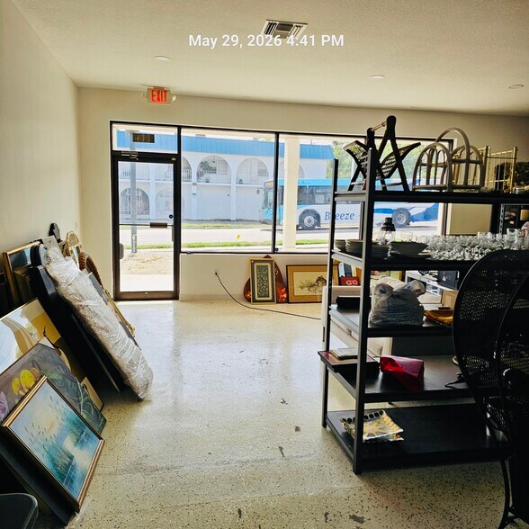 More Photos Of 6435 Gateway Ave, Sarasota General Retail For Lease