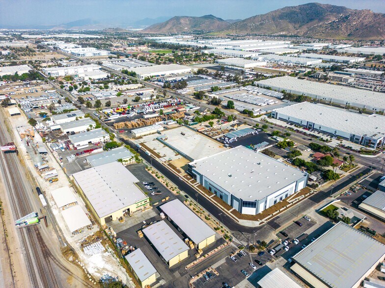 More Photos Of 15551 Boyle Ave, Fontana Distribution For Lease