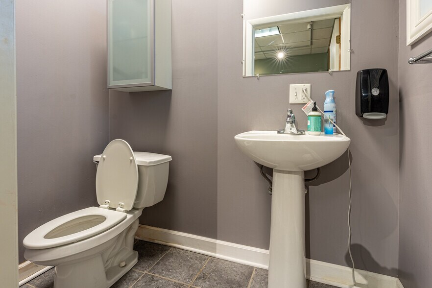 More Photos Of 3302 Grove Ave, Berwyn Medical For Sale