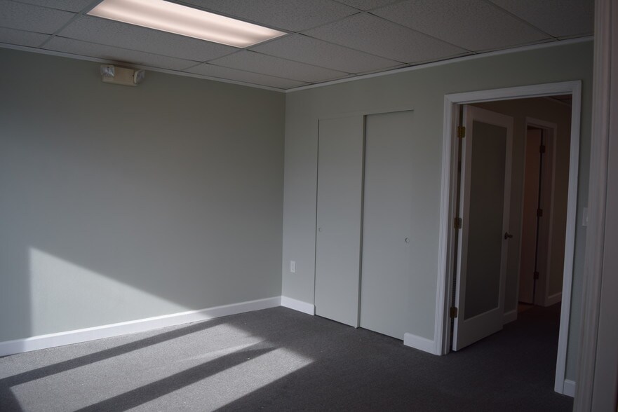 More Photos Of 1460 S McCall Rd, Englewood Medical For Sale