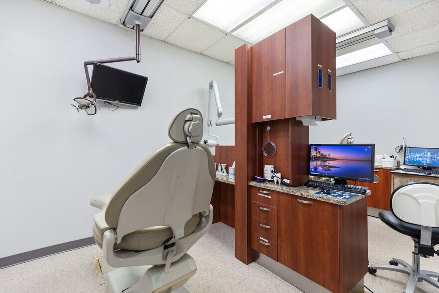 More Photos Of 5676 W Skelly Dr, Tulsa Medical For Sale