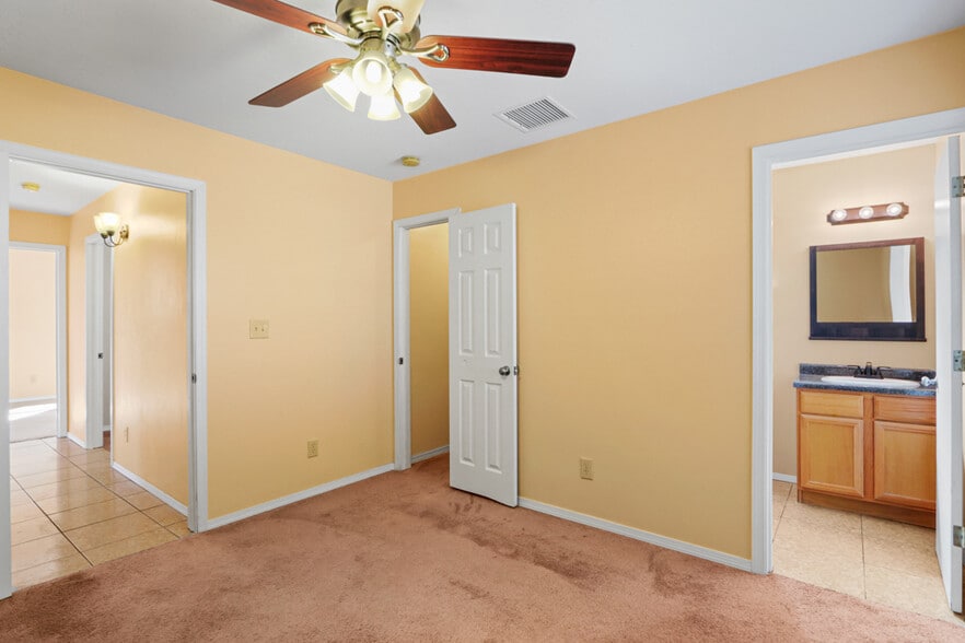 More Photos Of 5200 Doniphan Dr, El Paso Bar For Sale