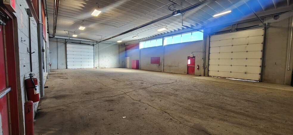 More Photos Of 675 Strathearne Ave, Hamilton Warehouse For Lease