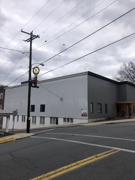 More Photos Of 2 W Wyomissing Ave, Mohnton Manufacturing For Lease