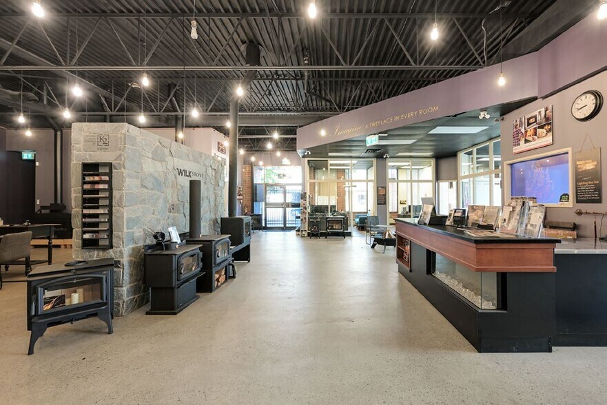 More Photos Of 2695 Quadra St, Victoria Storefront Retail Office For Lease