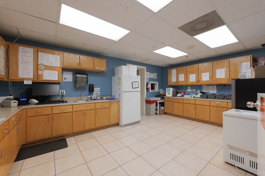 More Photos Of 305 Expressway 83, Mission Medical For Sale