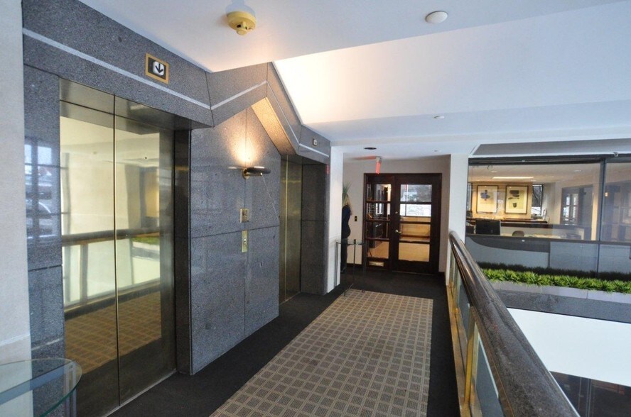 More Photos Of 260 E Brown St, Birmingham Office For Lease