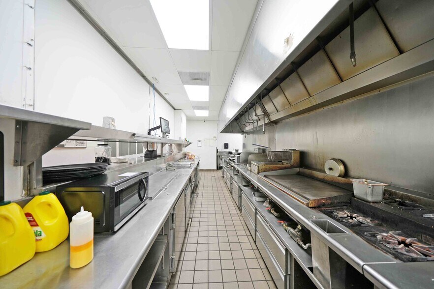More Photos Of 1401 Lakeside Ct, Yakima Restaurant For Lease