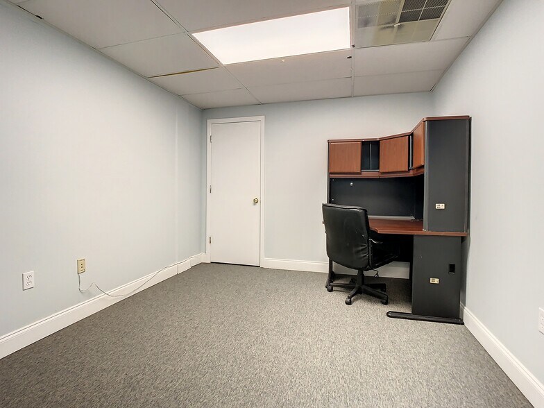 More Photos Of 22 W Monument Ave, Kissimmee Office For Lease