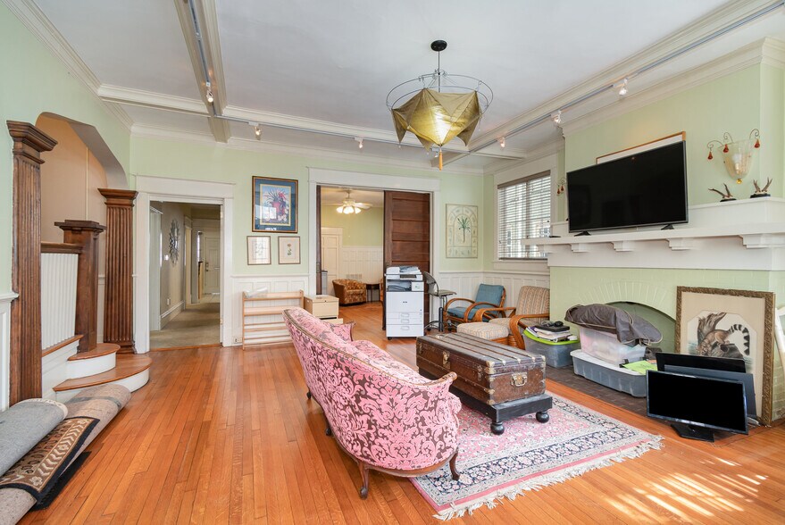 More Photos Of 407 Summit St, Winston-Salem Office For Sale