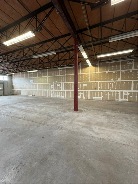 More Photos Of 2 Johnson Dr, Raritan Manufacturing For Lease
