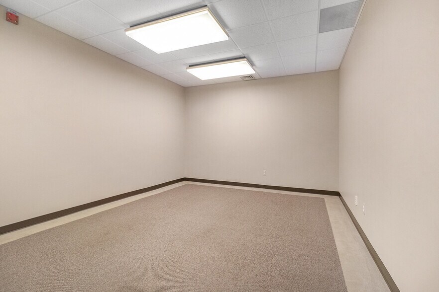 More Photos Of 27332 Woodward Ave, Royal Oak Office Residential For Lease