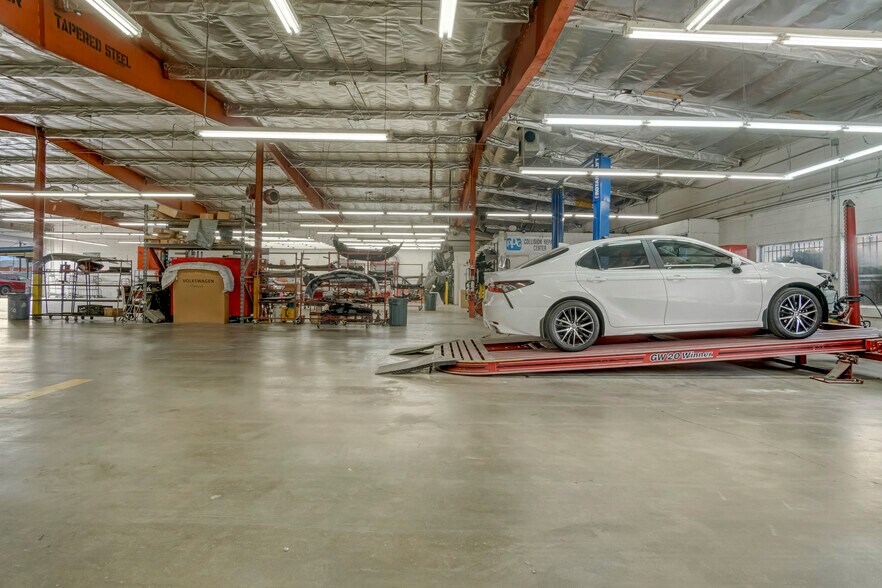 More Photos Of 7314 Radford Ave, North Hollywood Manufacturing For Lease