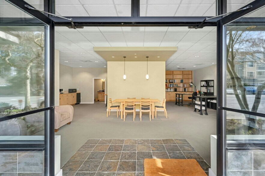More Photos Of 3121 W Government Way, Seattle Apartments For Lease