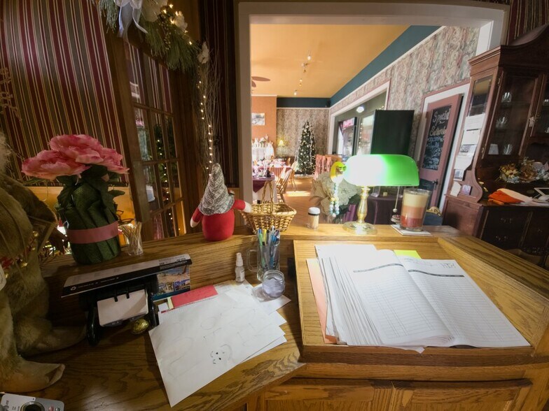 More Photos Of 15 Berkley Rd, Barnesville Restaurant For Sale