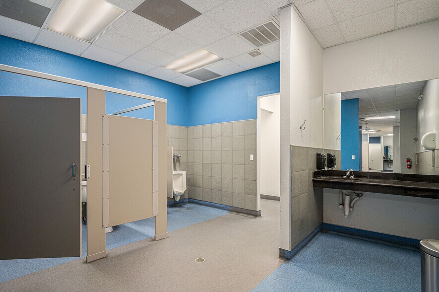 More Photos Of 1014 N Nolan River Rd, Cleburne Medical For Sale