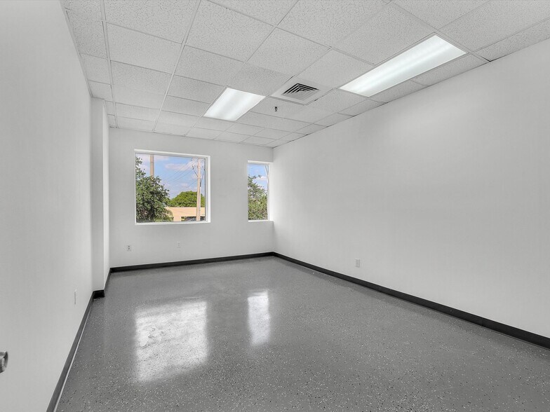 More Photos Of 2701 NW 107th Ave, Miami Refrigeration Cold Storage For Lease