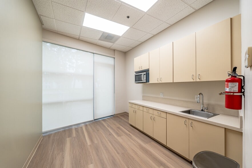 More Photos Of 9297-9311 Research Dr, Irvine Research And Development For Sale