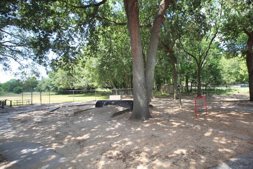 More Photos Of 3421 E Walnut St, Pearland Daycare Center For Sale