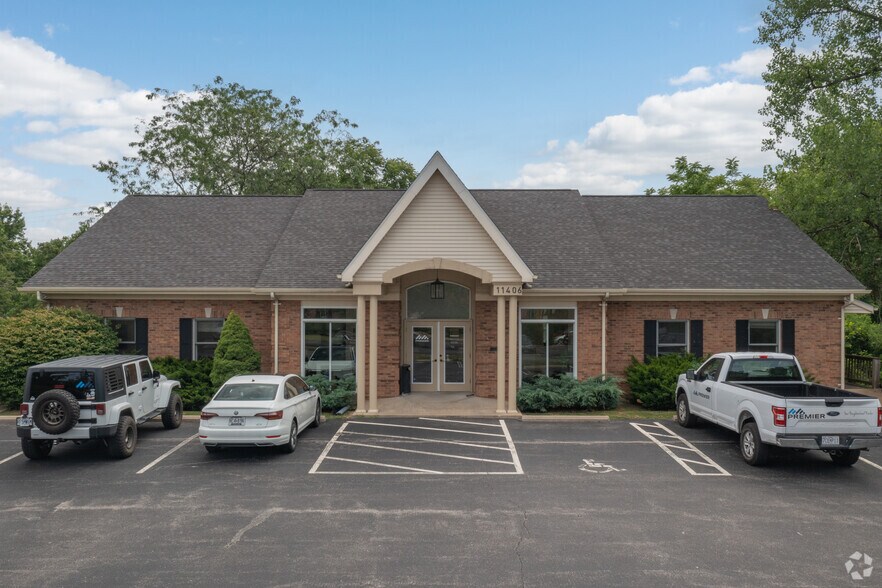 More Photos Of 11406 Gravois Rd, Saint Louis Office For Sale